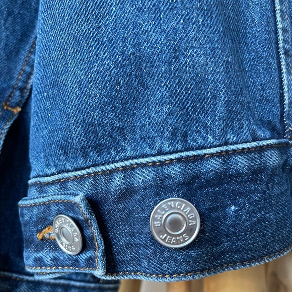 BALENCIAGA
Oversized embroidered faded denim - Picture 13 of 15